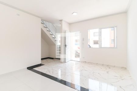 Sala de casa de condomínio para alugar com 2 quartos, 64m² em Vila Áurea, Poá