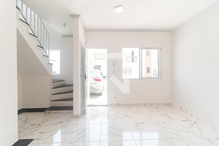 Sala de casa de condomínio para alugar com 2 quartos, 64m² em Vila Áurea, Poá