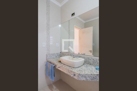 Casa à venda com 310m², 3 quartos e 3 vagasBanheiro da Suíte