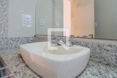 Casa à venda com 310m², 3 quartos e 3 vagasBanheiro da Suíte