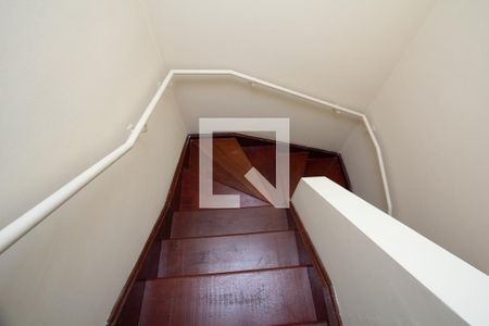 Apartamento para alugar com 45m², 1 quarto e 1 vaga Apartamento para alugar com 45m², 1 quarto e 1 vagaEscada