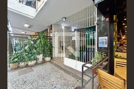 Apartamento à venda com 38m², 1 quarto e sem vagaFachada com cartaz QA