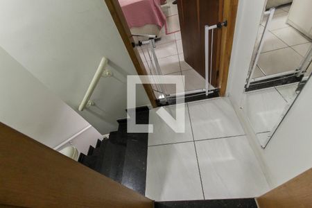 Casa de condomínio à venda com 65m², 2 quartos e 1 vagaEscada