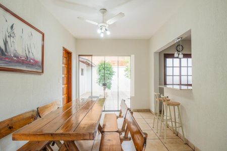 Casa à venda com 272m², 4 quartos e 3 vagasChurrasqueira