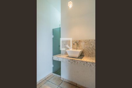 Casa à venda com 272m², 4 quartos e 3 vagasBanheiro Social 2