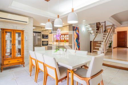 Casa à venda com 272m², 4 quartos e 3 vagasCozinha e Área de Serviço