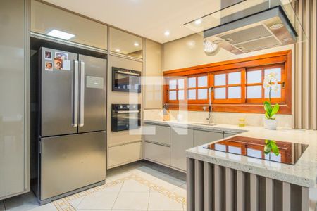 Casa à venda com 272m², 4 quartos e 3 vagasCozinha e Área de Serviço