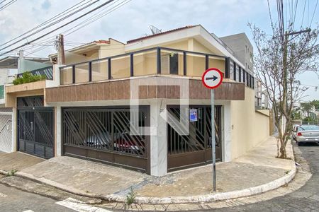 Casa à venda com 200m², 3 quartos e 3 vagasFachada