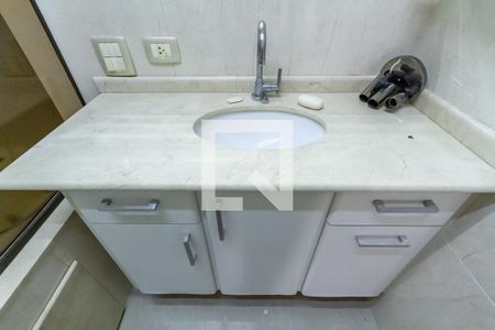 Casa à venda com 200m², 3 quartos e 3 vagasBanheiro 1