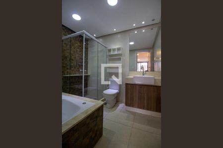 Apartamento à venda com 172m², 4 quartos e 2 vagas Apartamento à venda com 172m², 4 quartos e 2 vagasBanheiro da Suíte