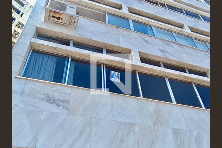 Apartamento à venda com 200m², 4 quartos e 2 vagasFachada com cartaz QA