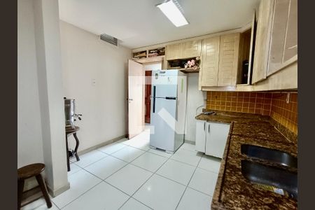 Apartamento à venda com 200m², 4 quartos e 2 vagasCopa / Cozinha 