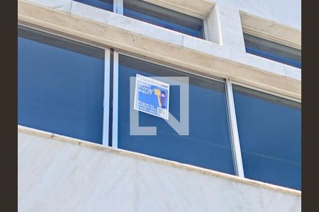 Apartamento à venda com 200m², 4 quartos e 2 vagasFachada com cartaz QA