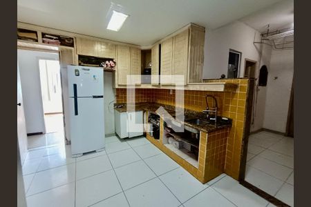 Apartamento à venda com 200m², 4 quartos e 2 vagasCopa / Cozinha 