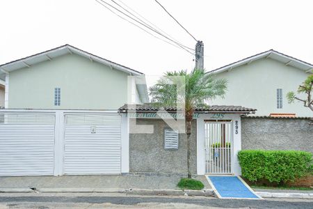 Casa para alugar com 65m², 2 quartos e 1 vaga Casa para alugar com 65m², 2 quartos e 1 vagaFachada e portaria