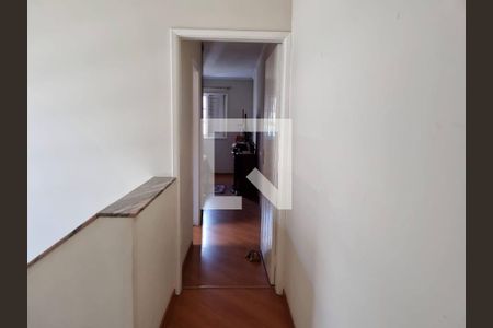 Casa à venda com 176m², 4 quartos e 2 vagas Casa à venda com 176m², 4 quartos e 2 vagasCorredor