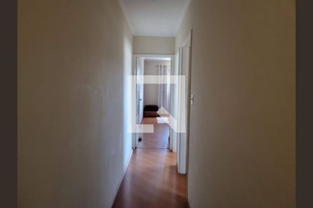 Casa à venda com 176m², 4 quartos e 2 vagas Casa à venda com 176m², 4 quartos e 2 vagasCorredor