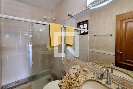 Casa de condomínio à venda com 260m², 4 quartos e 3 vagasBanheiro Social