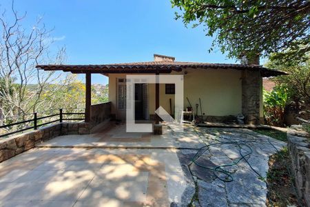 Casa de condomínio à venda com 260m², 4 quartos e 3 vagasQuintal