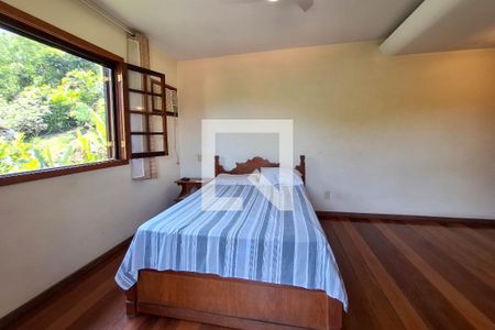 Casa de condomínio à venda com 260m², 4 quartos e 3 vagasSuíte