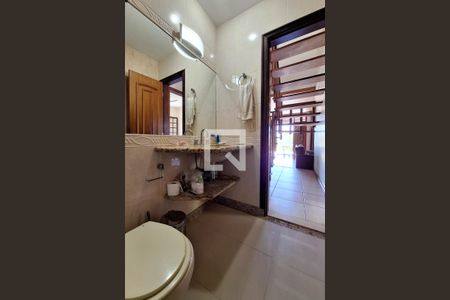 Casa de condomínio à venda com 260m², 4 quartos e 3 vagasBanheiro Social