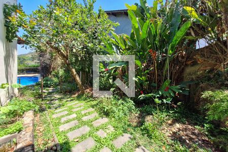 Casa de condomínio à venda com 260m², 4 quartos e 3 vagasPiscina