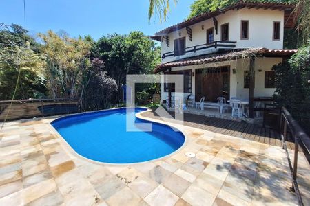 Casa de condomínio à venda com 260m², 4 quartos e 3 vagasPiscina