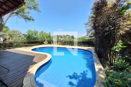 Casa de condomínio à venda com 260m², 4 quartos e 3 vagasPiscina