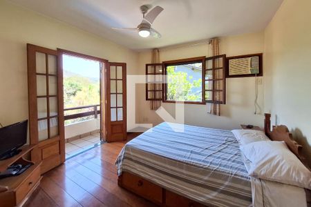 Casa de condomínio à venda com 260m², 4 quartos e 3 vagasSuíte