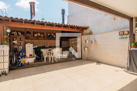 Casa à venda com 220m², 3 quartos e 3 vagasCobertura