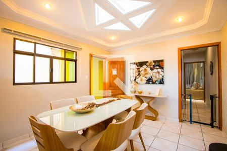 Casa à venda com 350m², 3 quartos e 2 vagasCopa