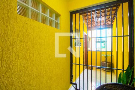 Casa à venda com 350m², 3 quartos e 2 vagasEntrada social