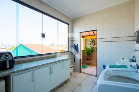 Casa à venda com 350m², 3 quartos e 2 vagasÁrea de serviço