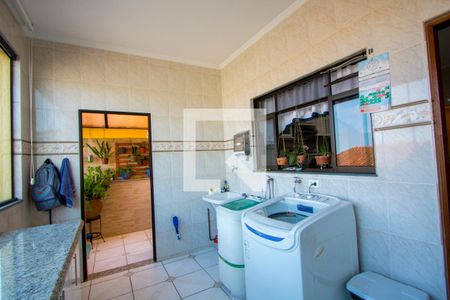 Casa à venda com 350m², 3 quartos e 2 vagasÁrea de serviço