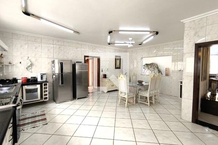 Casa de condomínio à venda com 590m², 4 quartos e 6 vagas Casa de condomínio à venda com 590m², 4 quartos e 6 vagasCozinha