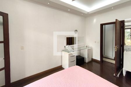 Casa de condomínio à venda com 590m², 4 quartos e 6 vagas Casa de condomínio à venda com 590m², 4 quartos e 6 vagasSuíte 3