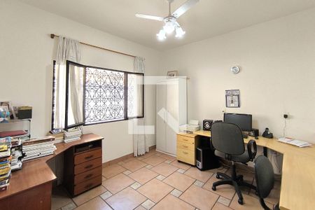 Casa de condomínio à venda com 590m², 4 quartos e 6 vagas Casa de condomínio à venda com 590m², 4 quartos e 6 vagasEscritório