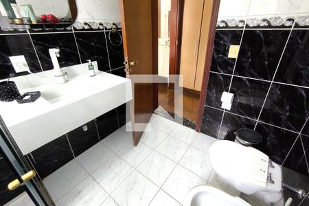 Casa de condomínio à venda com 590m², 4 quartos e 6 vagas Casa de condomínio à venda com 590m², 4 quartos e 6 vagasBanheiro da Suíte 3