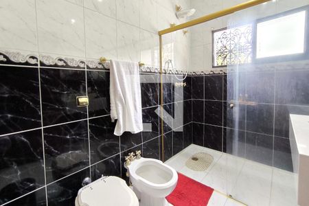 Casa de condomínio à venda com 590m², 4 quartos e 6 vagas Casa de condomínio à venda com 590m², 4 quartos e 6 vagasBanheiro da Suíte 3