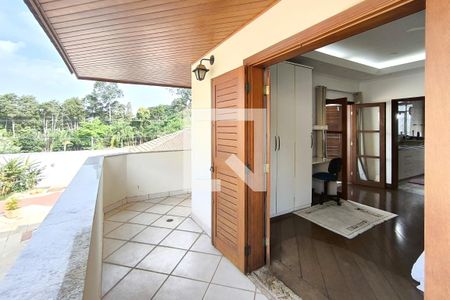 Casa de condomínio à venda com 590m², 4 quartos e 6 vagas Casa de condomínio à venda com 590m², 4 quartos e 6 vagasSuíte - Varanda
