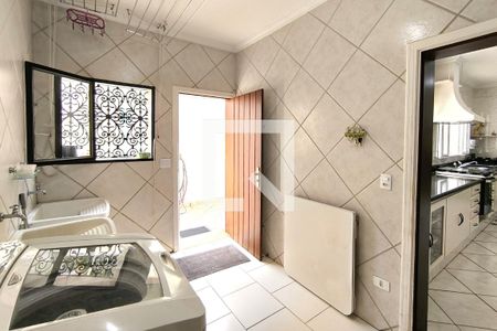 Casa de condomínio à venda com 590m², 4 quartos e 6 vagas Casa de condomínio à venda com 590m², 4 quartos e 6 vagasÁrea de Serviço