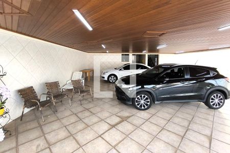 Casa de condomínio à venda com 590m², 4 quartos e 6 vagas Casa de condomínio à venda com 590m², 4 quartos e 6 vagasGaragem