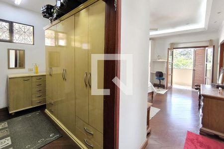 Casa de condomínio à venda com 590m², 4 quartos e 6 vagas Casa de condomínio à venda com 590m², 4 quartos e 6 vagasSuíte