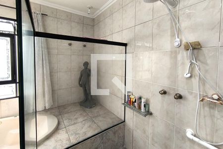 Casa de condomínio à venda com 590m², 4 quartos e 6 vagas Casa de condomínio à venda com 590m², 4 quartos e 6 vagasBanheiro da Suíte