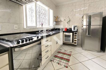 Casa de condomínio à venda com 590m², 4 quartos e 6 vagas Casa de condomínio à venda com 590m², 4 quartos e 6 vagasCozinha