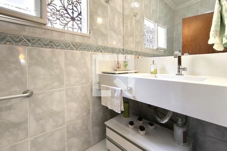 Casa de condomínio à venda com 590m², 4 quartos e 6 vagas Casa de condomínio à venda com 590m², 4 quartos e 6 vagasBanheiro Social