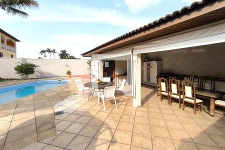 Casa de condomínio à venda com 590m², 4 quartos e 6 vagas Casa de condomínio à venda com 590m², 4 quartos e 6 vagasEdícula