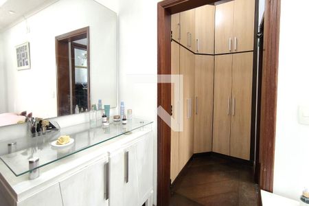 Casa de condomínio à venda com 590m², 4 quartos e 6 vagas Casa de condomínio à venda com 590m², 4 quartos e 6 vagasBanheiro da Suíte 3