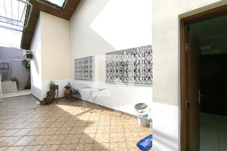 Casa de condomínio à venda com 590m², 4 quartos e 6 vagas Casa de condomínio à venda com 590m², 4 quartos e 6 vagasÁrea Externa