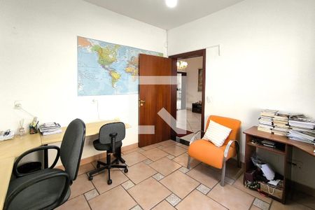 Casa de condomínio à venda com 590m², 4 quartos e 6 vagas Casa de condomínio à venda com 590m², 4 quartos e 6 vagasEscritório